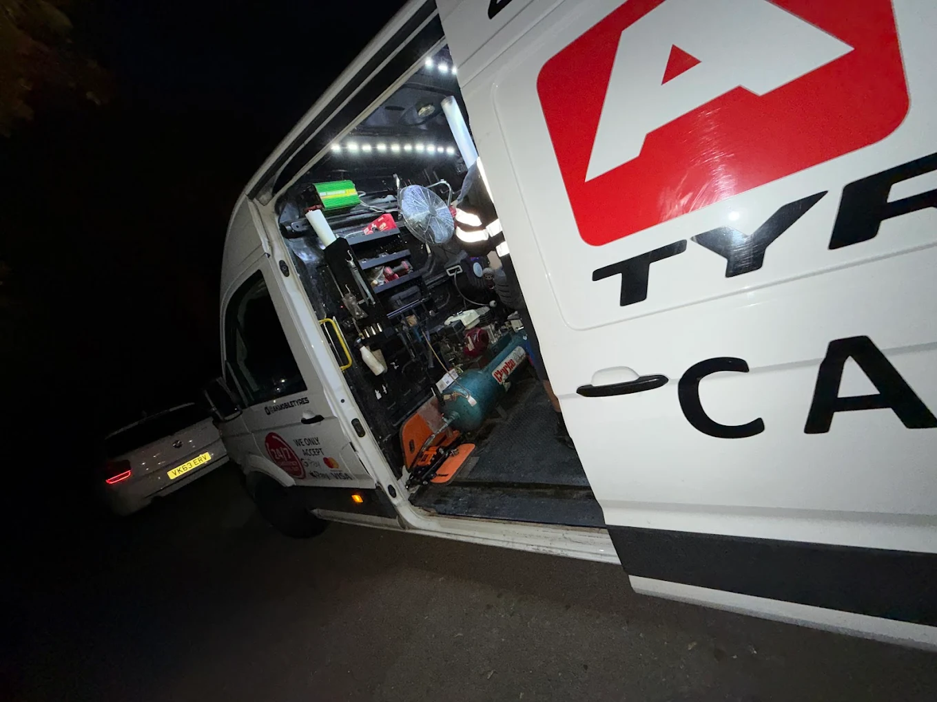 AK Mobile Tyres team in Hayes, UK